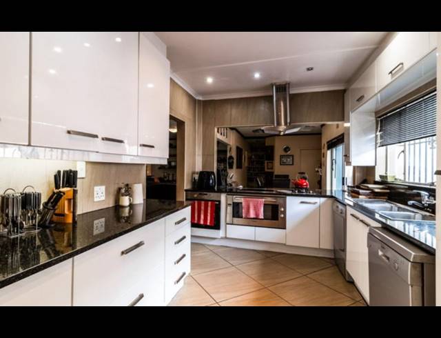 3 BEDROOM HOUSE FOR SALE IN BUURENDAL